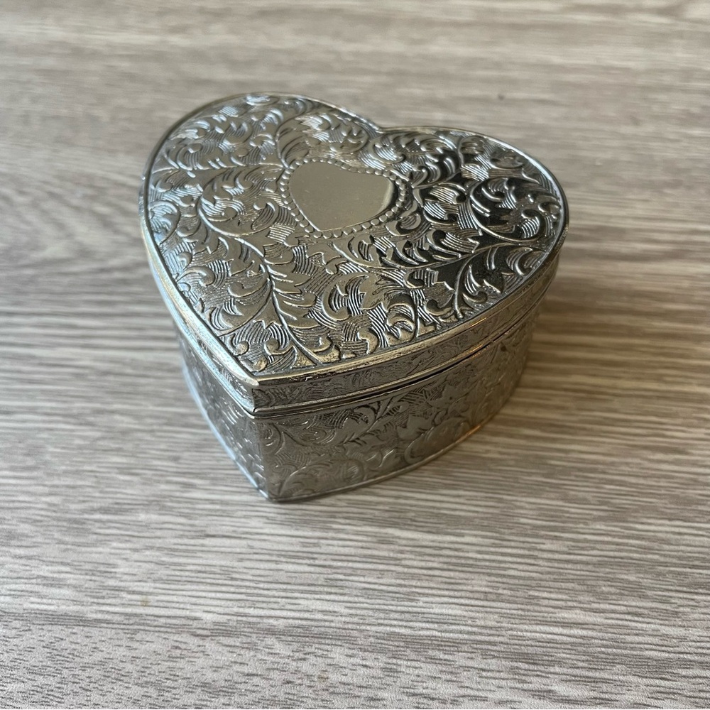 Godinger Vintage‎ Silver Heart-Shaped Jewelry box